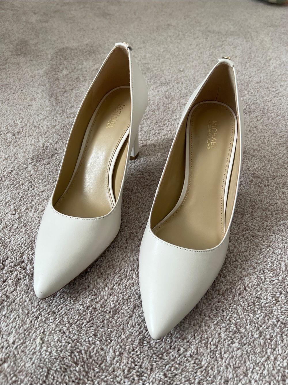 CREAM/ WHITE MILLY FLEX PUMP By MICHAEL KORS